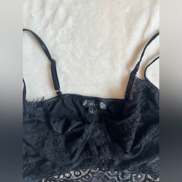 Lady’s lace bralette - Picture 3 of 3